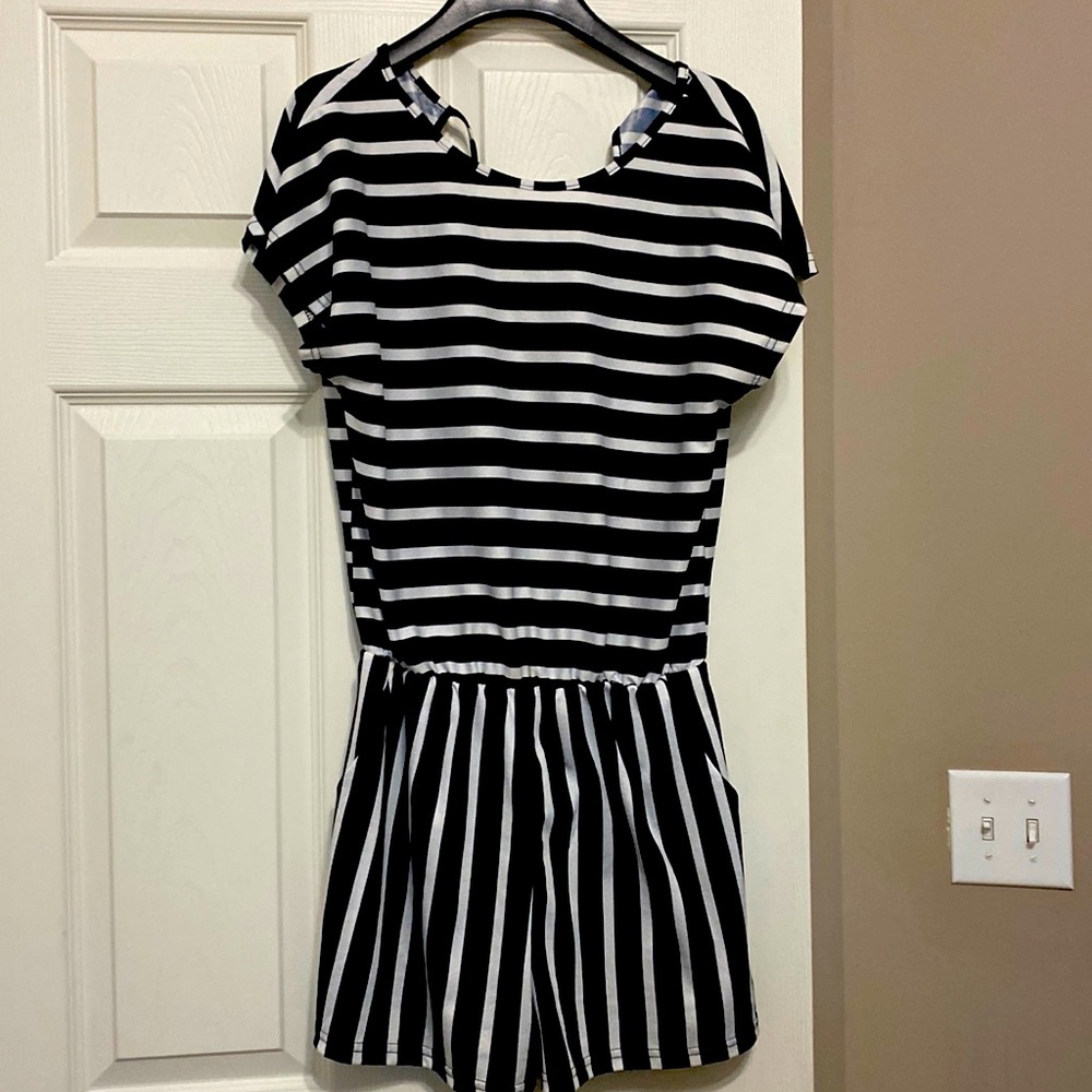 Womens boutique black and white striped shorts romper size S/M